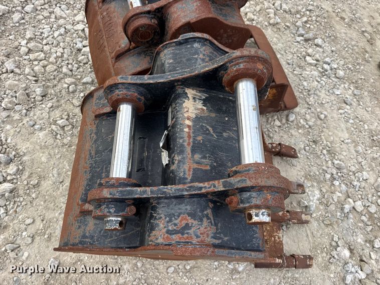 image for item DO2346 (2) Caterpillar excavator buckets