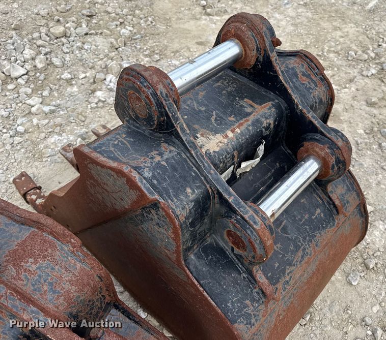 image for item DO2346 (2) Caterpillar excavator buckets