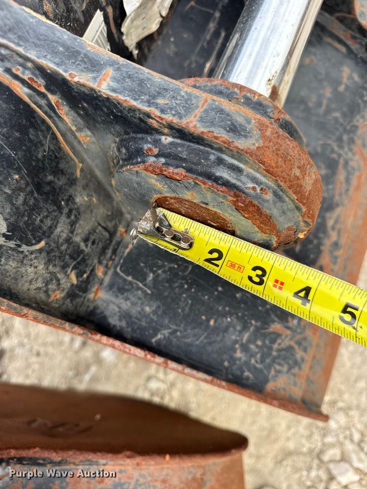 image for item DO2346 (2) Caterpillar excavator buckets