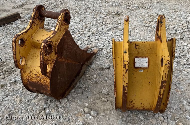 image for item DO2349 (2) backhoe buckets