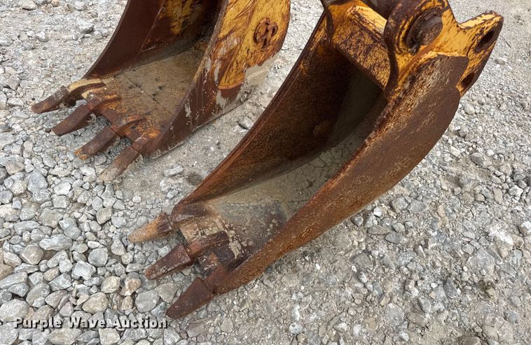 image for item DO2349 (2) backhoe buckets