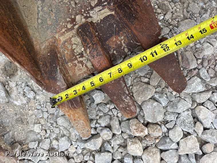 image for item DO2349 (2) backhoe buckets