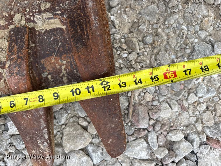 image for item DO2349 (2) backhoe buckets