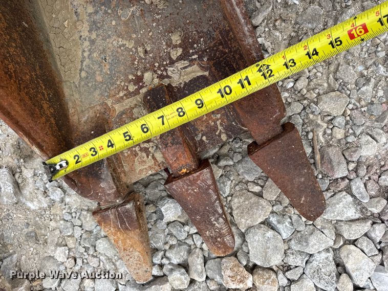 image for item DO2349 (2) backhoe buckets