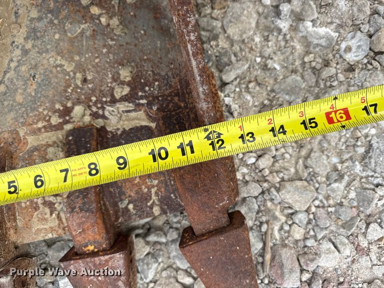 image for item DO2349 (2) backhoe buckets