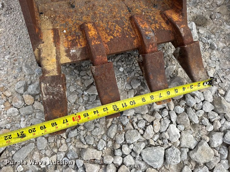 image for item DO2349 (2) backhoe buckets