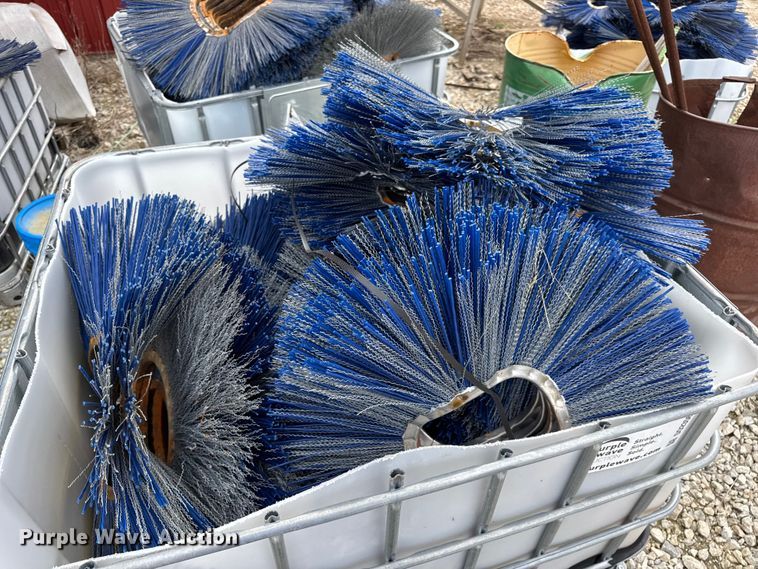 image for item DO2356 Broom bristles