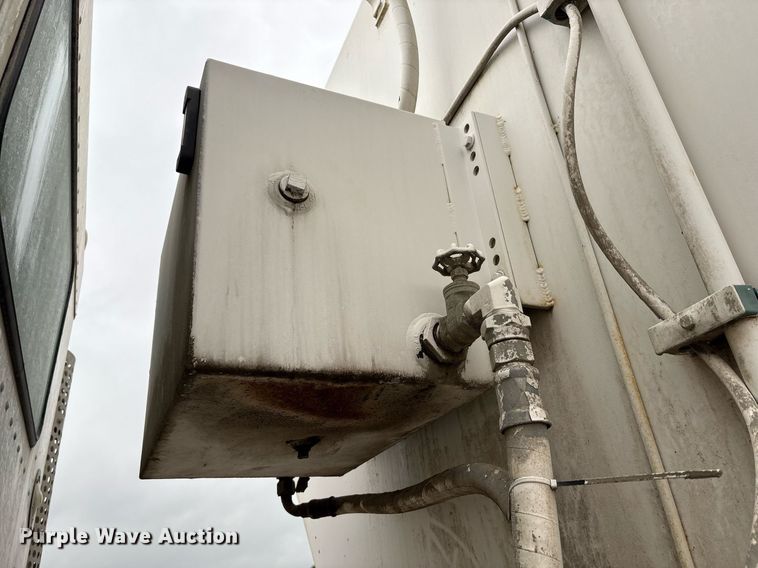 image for item DP6135 2007 Kenworth T800 volumetric concrete mixer truck