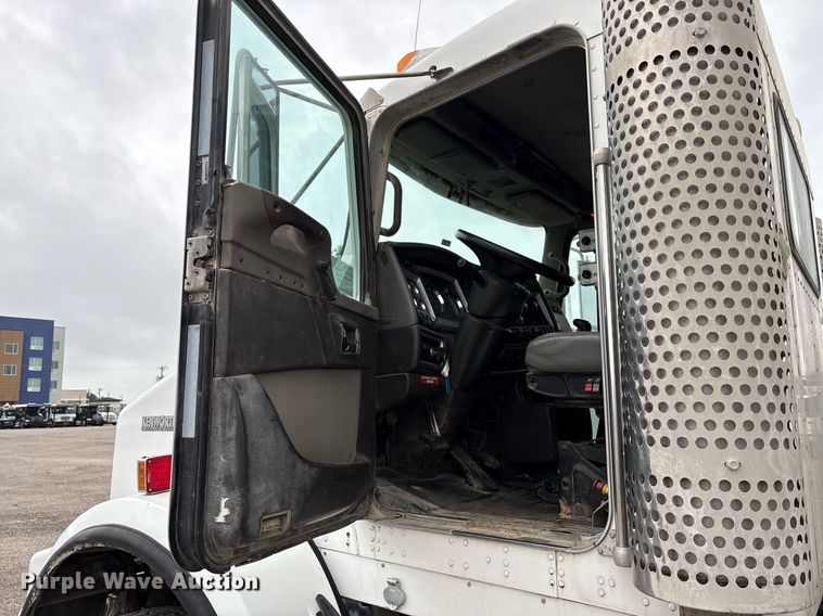 image for item DP6135 2007 Kenworth T800 volumetric concrete mixer truck