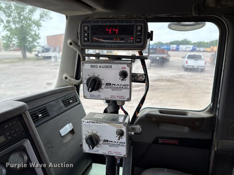 image for item DP6135 2007 Kenworth T800 volumetric concrete mixer truck