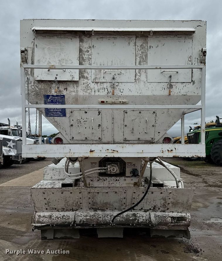 image for item DP6143 2006 Peterbilt 357 volumetric concrete mixer truck