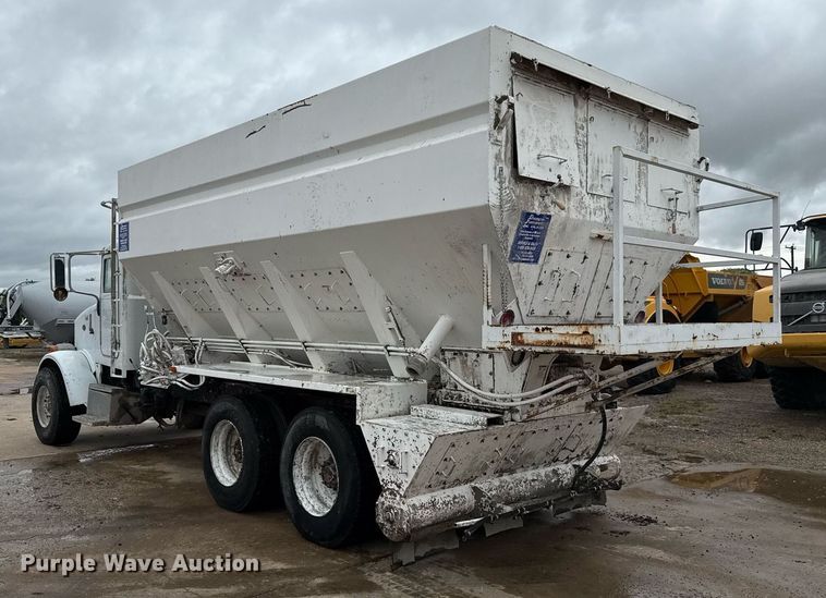 image for item DP6143 2006 Peterbilt 357 volumetric concrete mixer truck