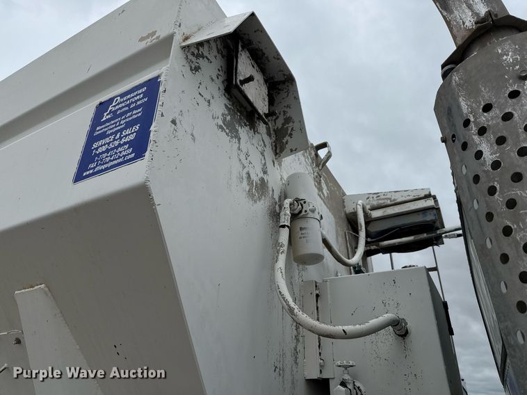 image for item DP6143 2006 Peterbilt 357 volumetric concrete mixer truck