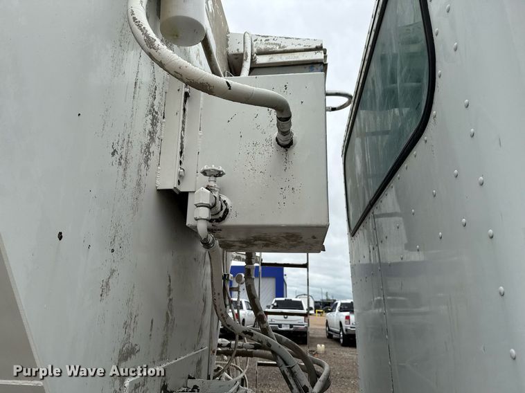 image for item DP6143 2006 Peterbilt 357 volumetric concrete mixer truck