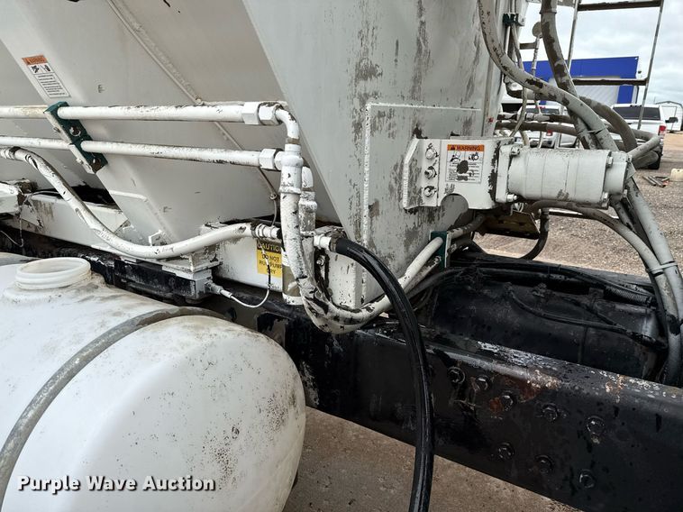 image for item DP6143 2006 Peterbilt 357 volumetric concrete mixer truck