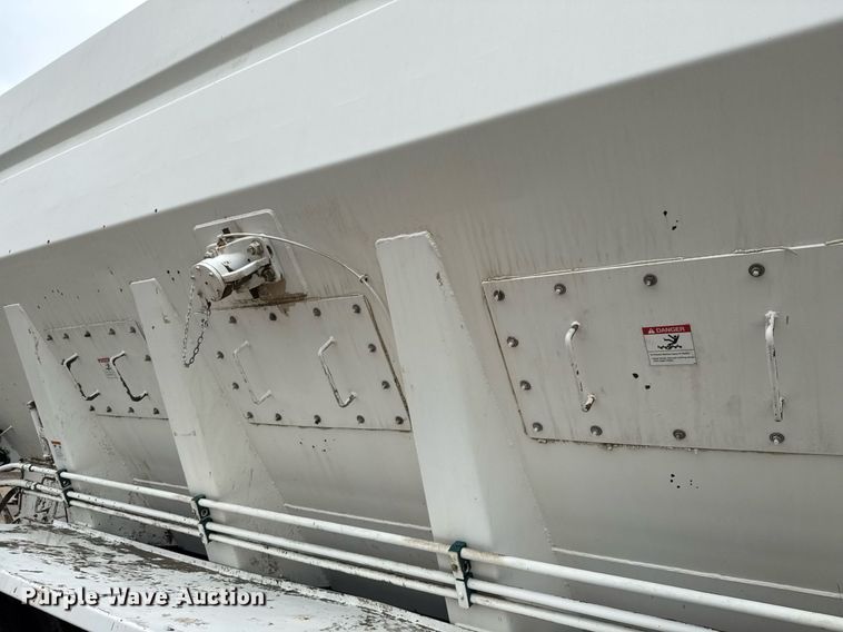 image for item DP6143 2006 Peterbilt 357 volumetric concrete mixer truck