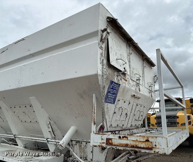 image for item DP6143 2006 Peterbilt 357 volumetric concrete mixer truck