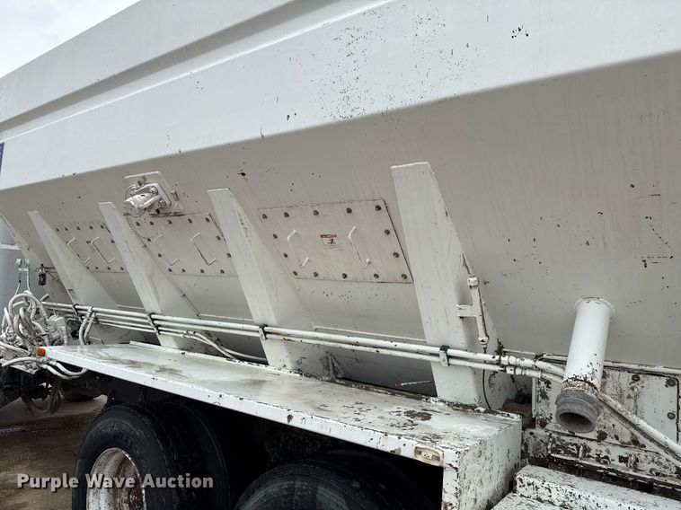 image for item DP6143 2006 Peterbilt 357 volumetric concrete mixer truck