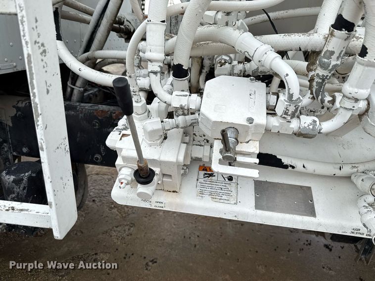 image for item DP6143 2006 Peterbilt 357 volumetric concrete mixer truck