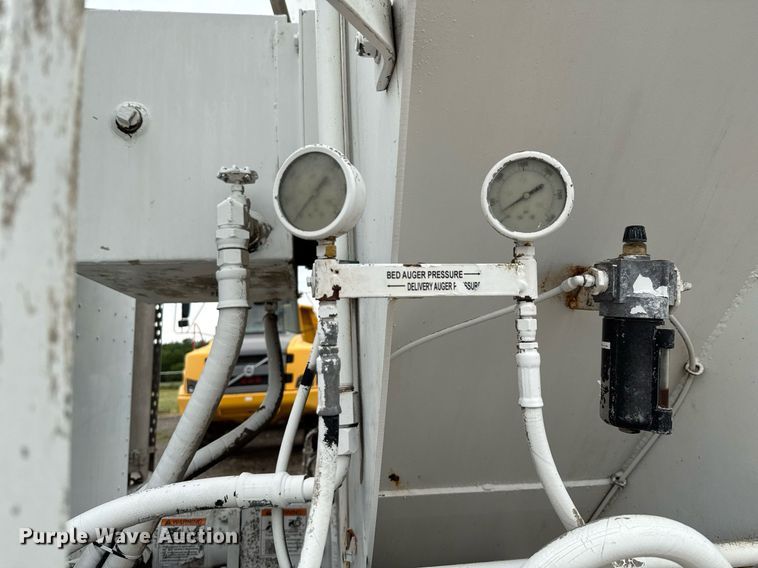 image for item DP6143 2006 Peterbilt 357 volumetric concrete mixer truck