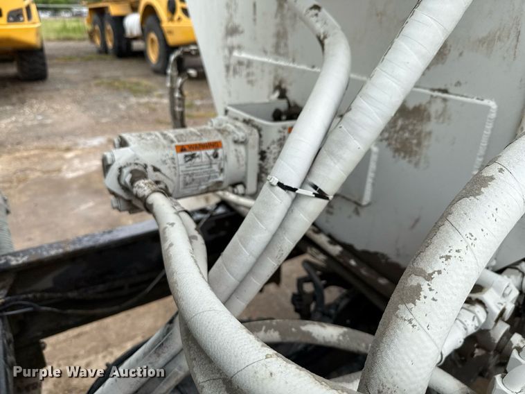 image for item DP6143 2006 Peterbilt 357 volumetric concrete mixer truck