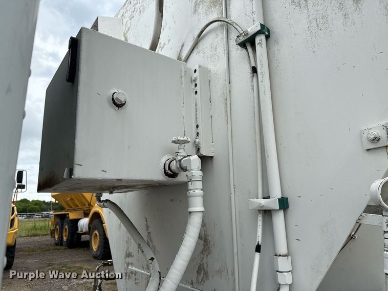 image for item DP6143 2006 Peterbilt 357 volumetric concrete mixer truck