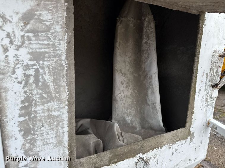 image for item DP6143 2006 Peterbilt 357 volumetric concrete mixer truck