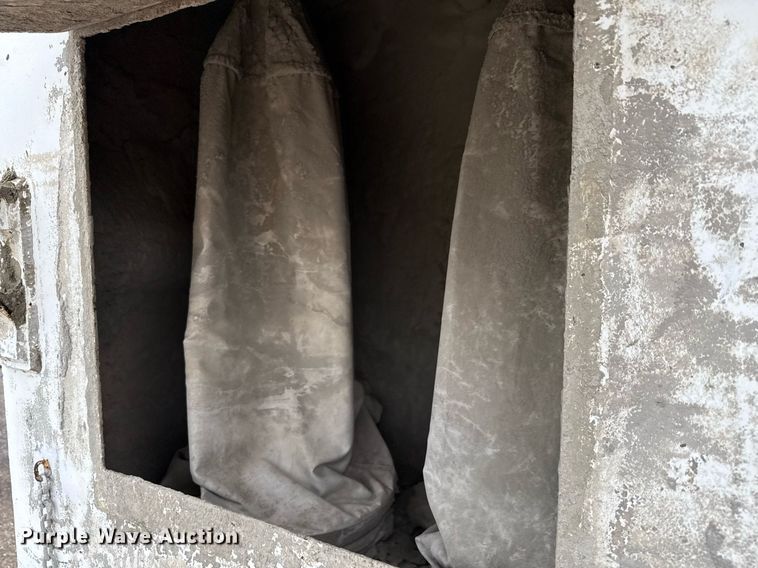 image for item DP6143 2006 Peterbilt 357 volumetric concrete mixer truck