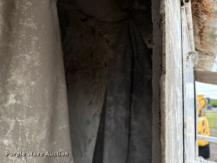 image for item DP6143 2006 Peterbilt 357 volumetric concrete mixer truck