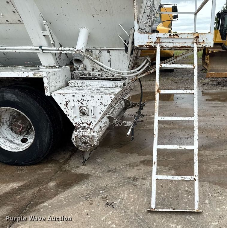 image for item DP6143 2006 Peterbilt 357 volumetric concrete mixer truck