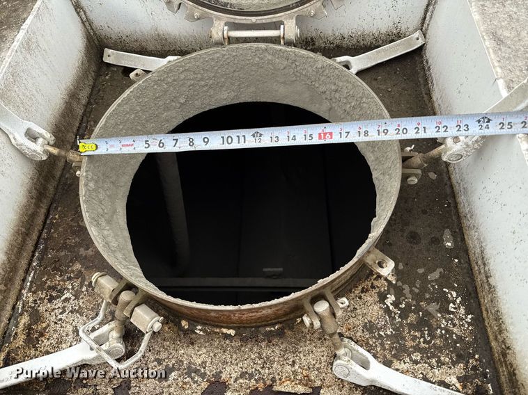 image for item DP6143 2006 Peterbilt 357 volumetric concrete mixer truck