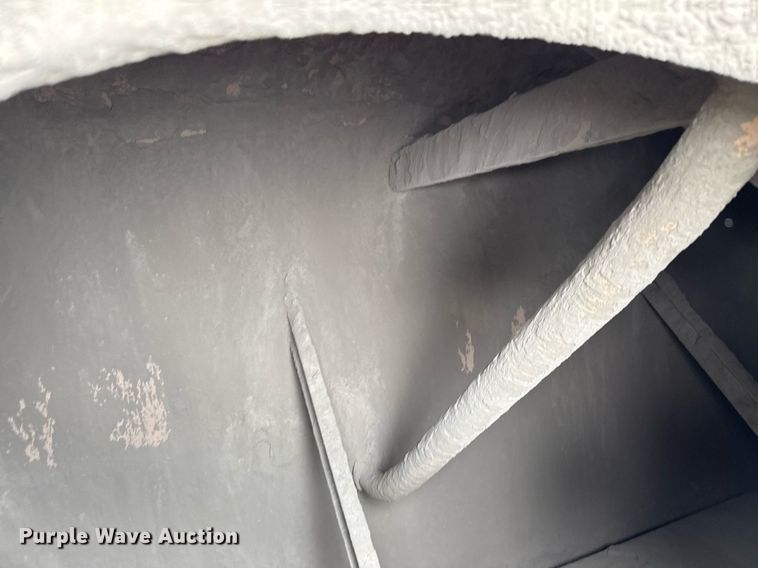 image for item DP6143 2006 Peterbilt 357 volumetric concrete mixer truck