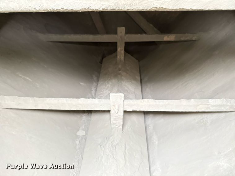 image for item DP6143 2006 Peterbilt 357 volumetric concrete mixer truck