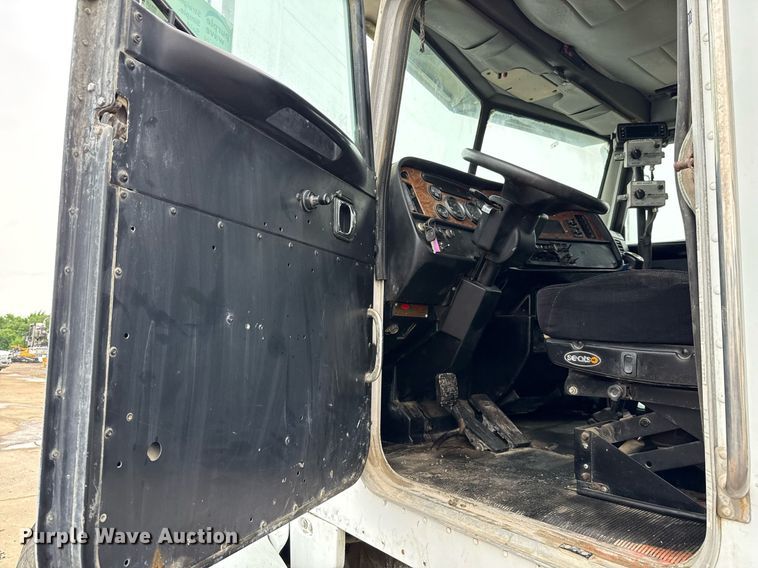 image for item DP6143 2006 Peterbilt 357 volumetric concrete mixer truck