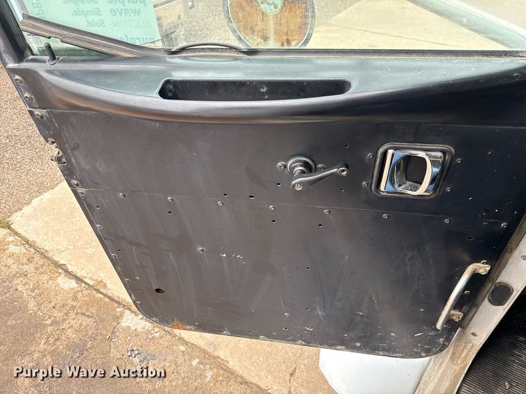 image for item DP6143 2006 Peterbilt 357 volumetric concrete mixer truck