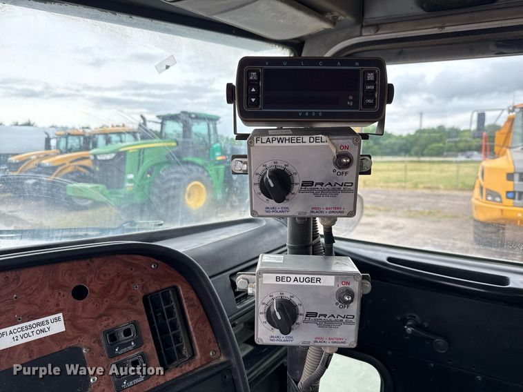 image for item DP6143 2006 Peterbilt 357 volumetric concrete mixer truck