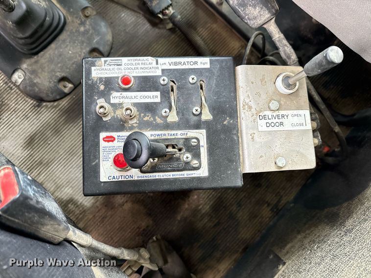 image for item DP6143 2006 Peterbilt 357 volumetric concrete mixer truck