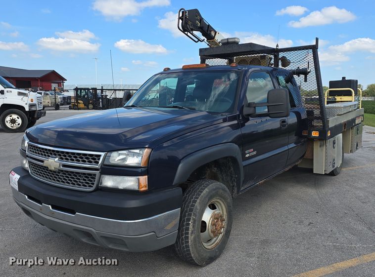 image for item DP8840 2005 Chevrolet 3500 Ext. Cab utility / service truck