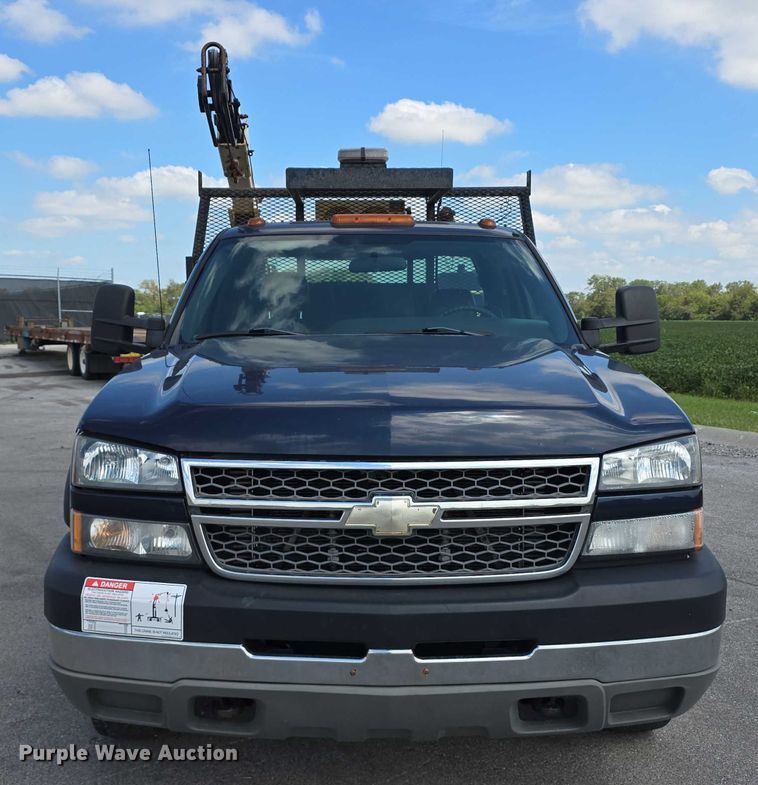 image for item DP8840 2005 Chevrolet 3500 Ext. Cab utility / service truck