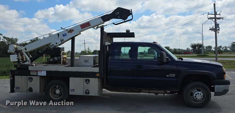 image for item DP8840 2005 Chevrolet 3500 Ext. Cab utility / service truck