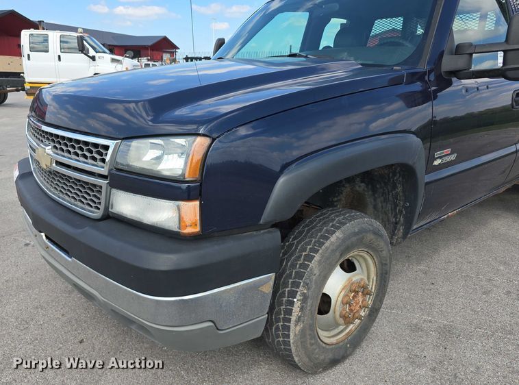 image for item DP8840 2005 Chevrolet 3500 Ext. Cab utility / service truck
