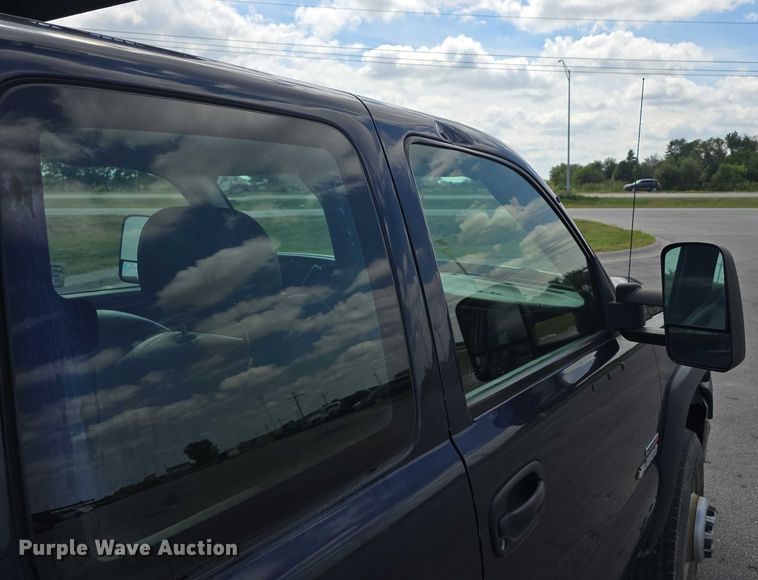 image for item DP8840 2005 Chevrolet 3500 Ext. Cab utility / service truck