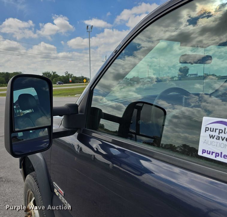 image for item DP8840 2005 Chevrolet 3500 Ext. Cab utility / service truck