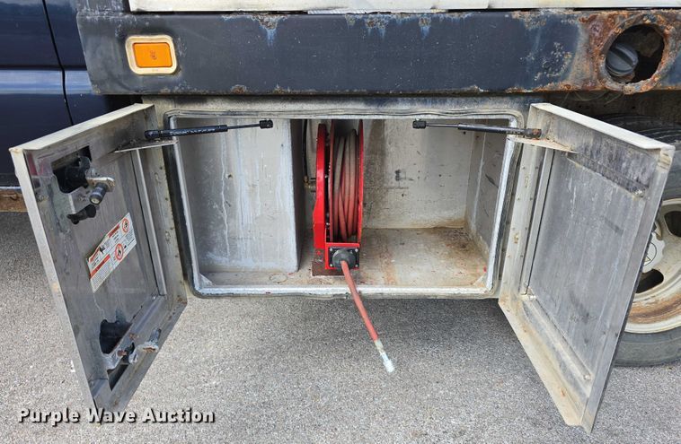 image for item DP8840 2005 Chevrolet 3500 Ext. Cab utility / service truck