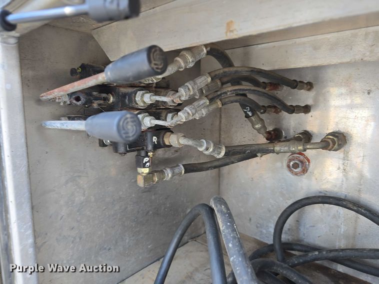 image for item DP8840 2005 Chevrolet 3500 Ext. Cab utility / service truck