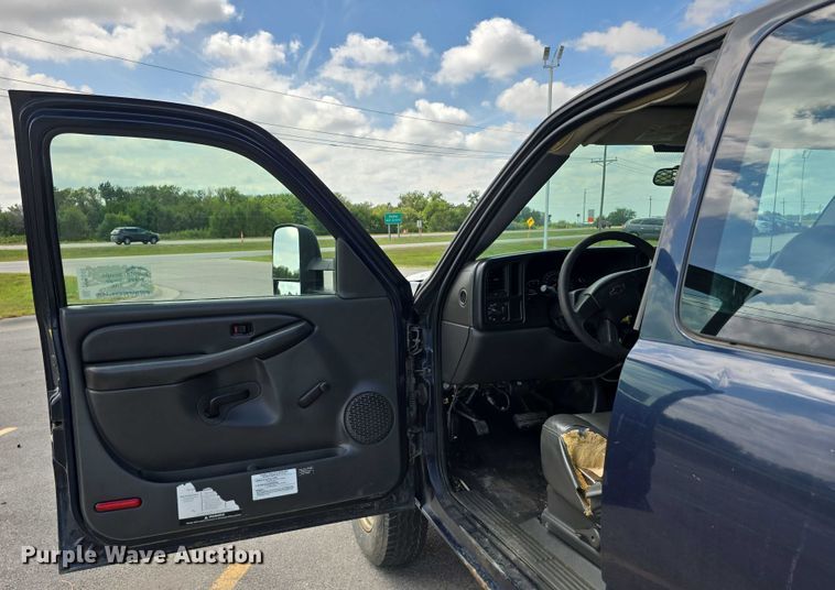 image for item DP8840 2005 Chevrolet 3500 Ext. Cab utility / service truck