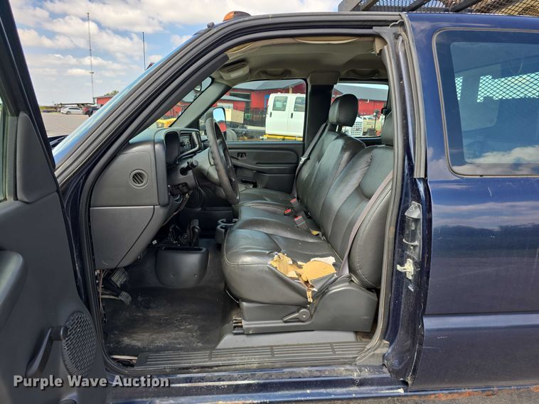 image for item DP8840 2005 Chevrolet 3500 Ext. Cab utility / service truck