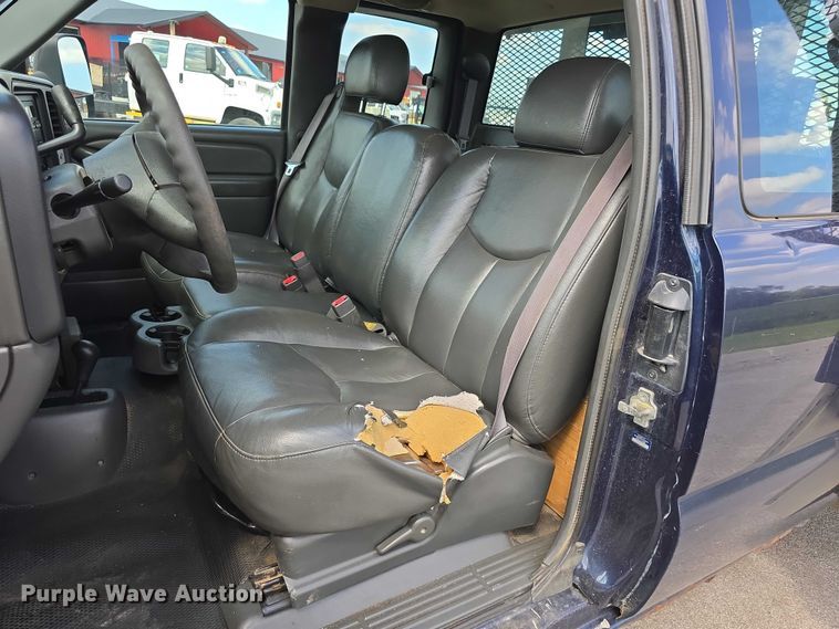 image for item DP8840 2005 Chevrolet 3500 Ext. Cab utility / service truck