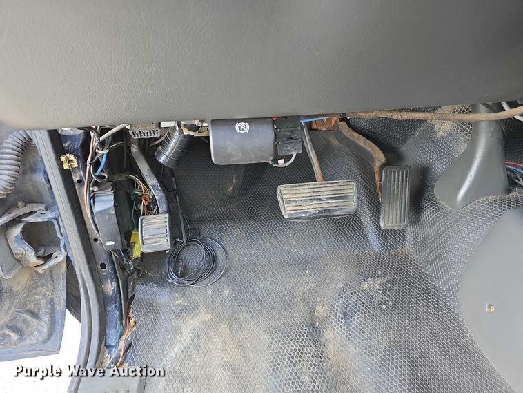 image for item DP8840 2005 Chevrolet 3500 Ext. Cab utility / service truck