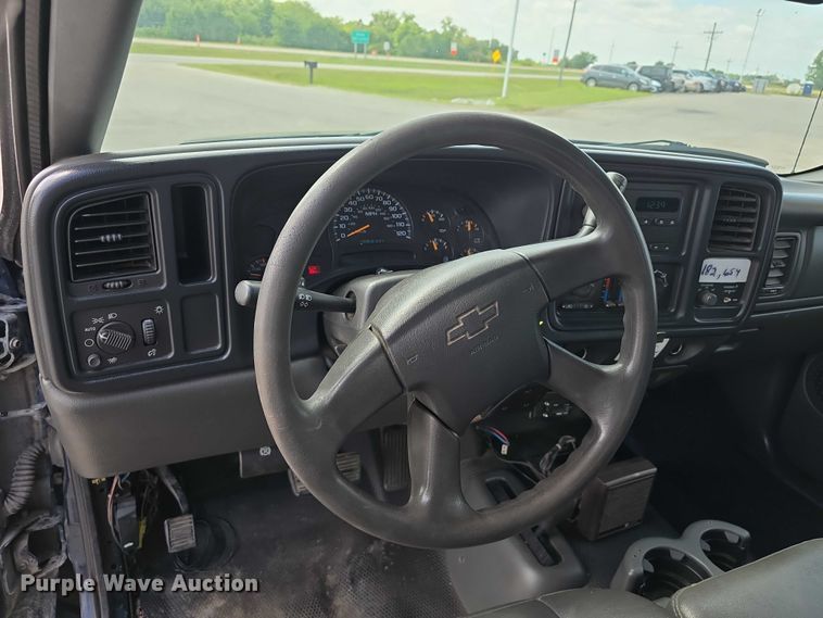 image for item DP8840 2005 Chevrolet 3500 Ext. Cab utility / service truck